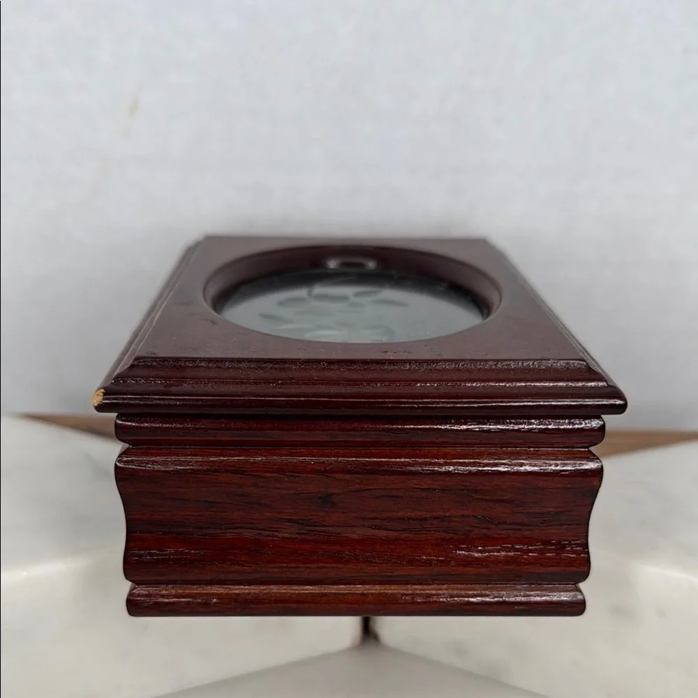 Vintage Estate Small Wooden Jewelry Box With Etched Flower Design On Oval Glass